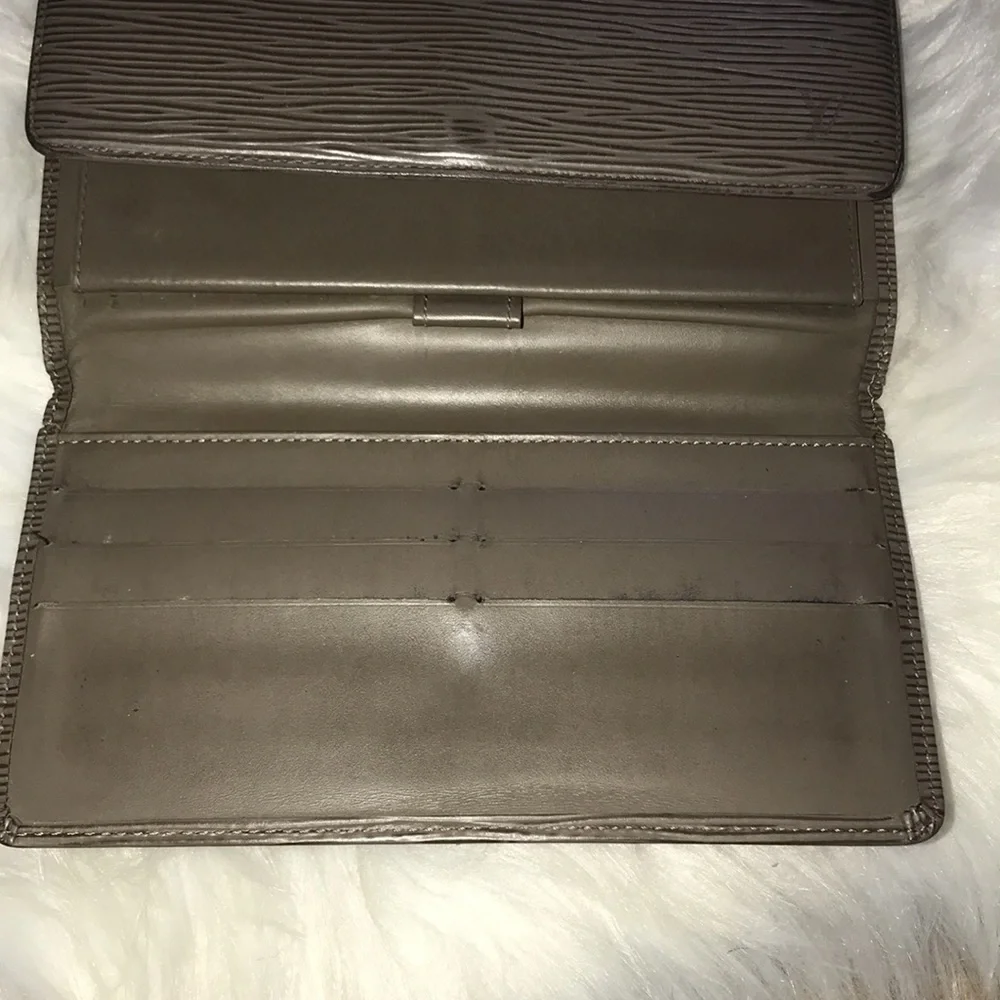 AUTHENTIC EPI LOUIS VUITTON LONG PEPPERED COLORED SNAP WALLET - Picture 9 of 14